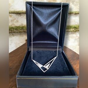 Gorgeous Designer Solid 18k 750 White Gold DIAMOND Geometric Necklace!